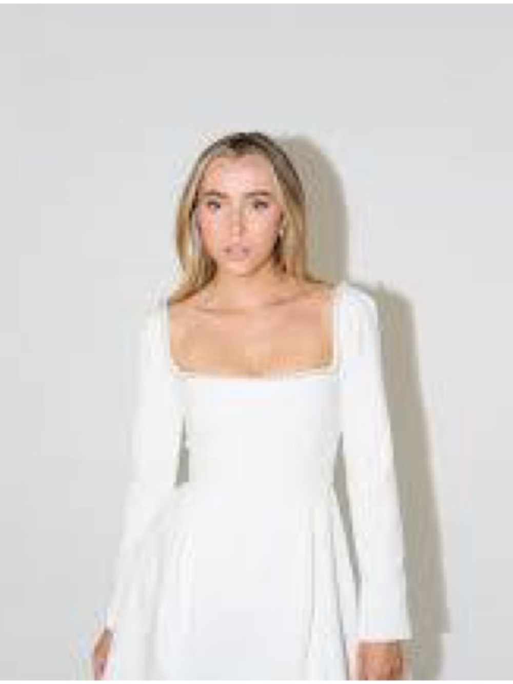 Minimalist Square-Neck Long Sleeve White Dress